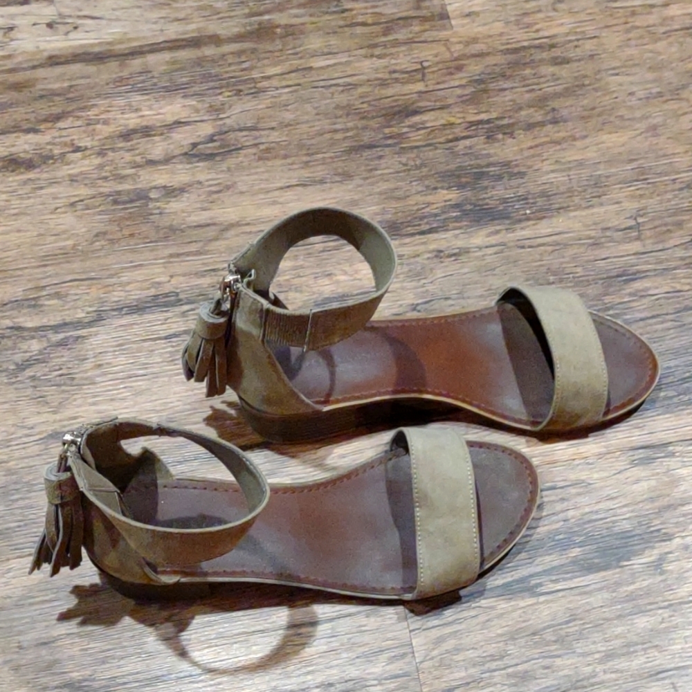 Women's shoes, flats